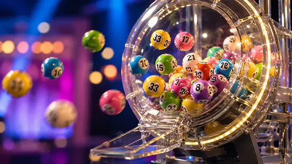 Feiernder Jackpot-Gewinner